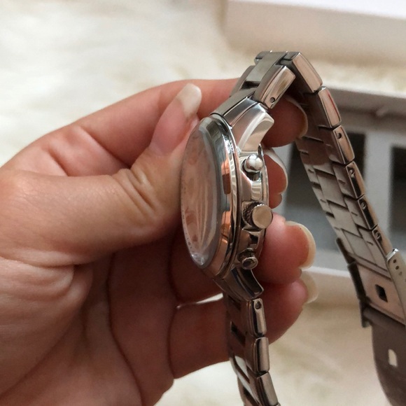 Women’s Fossil watch - Picture 3 of 4